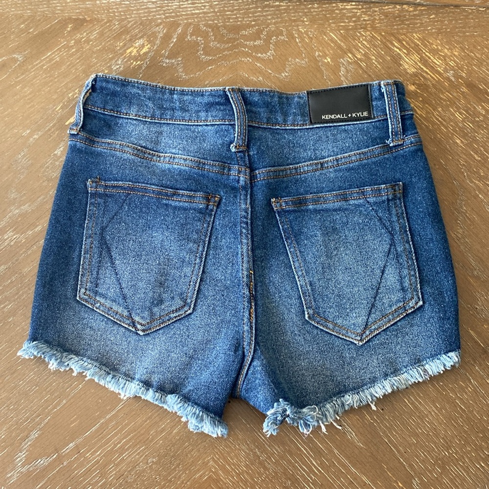 KENDAL & KYLIE The drifter high rise Distress Dark Wash Women’s Shorts SIZE 1/25 - Picture 2 of 11